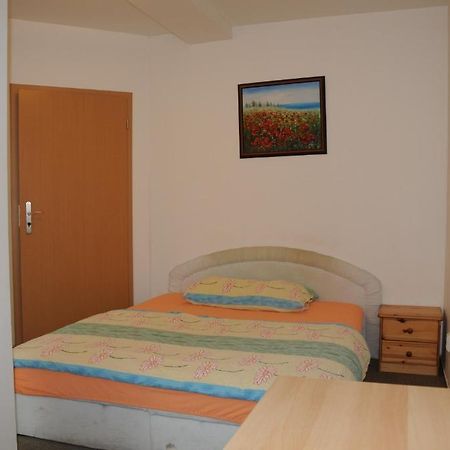 Penzion Pupendo Hradec Kralove Exterior photo